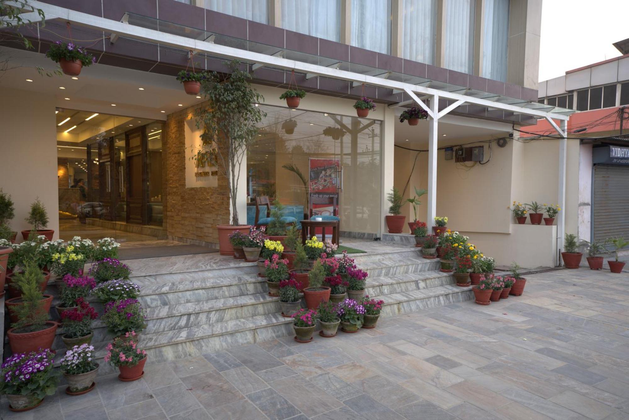 Apex Business Hotel - Airport كاتماندو المظهر الخارجي الصورة